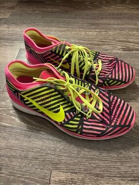NWOT Nike Women's Free 5.0 TR Fit 5 Print in 
 Pink Pow/Volt-Black. Size 8